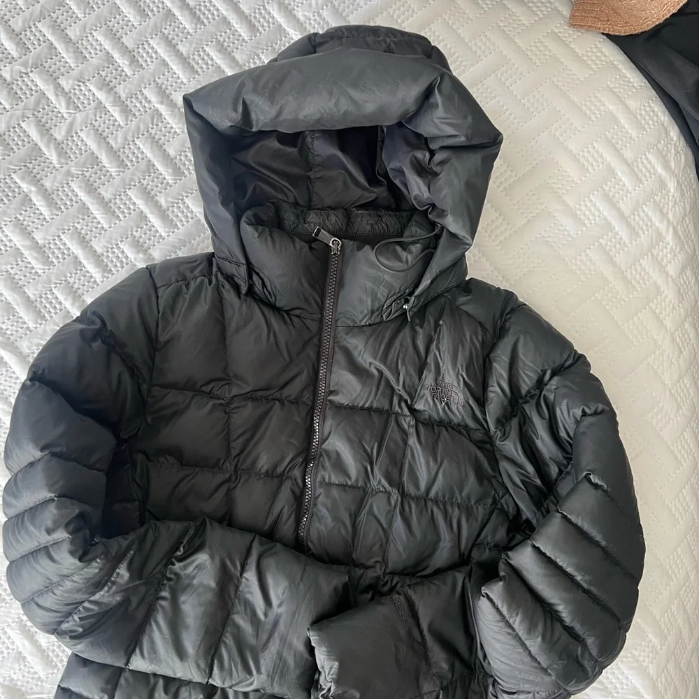 The North Face Women's Black Puffer Jacket - Picture 6 of 10